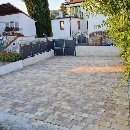 Dom wakacyjny Family Friendly House With A Swimming Pool Selce, Crikvenica - 18895 *